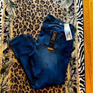 Celebrity Pink Plus, Med wash distressed denim